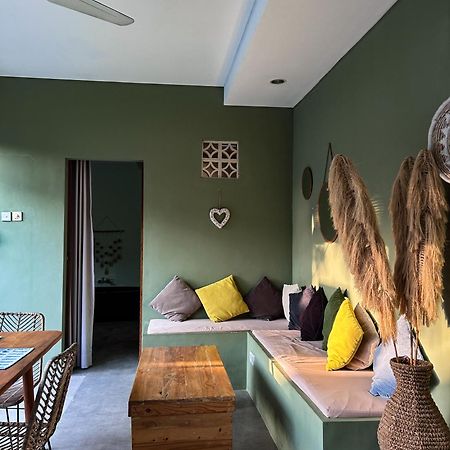 Kiki Village Bathtub And Living Room Canggu Exterior foto