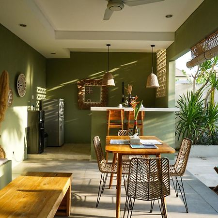 Kiki Village Bathtub And Living Room Canggu Exterior foto