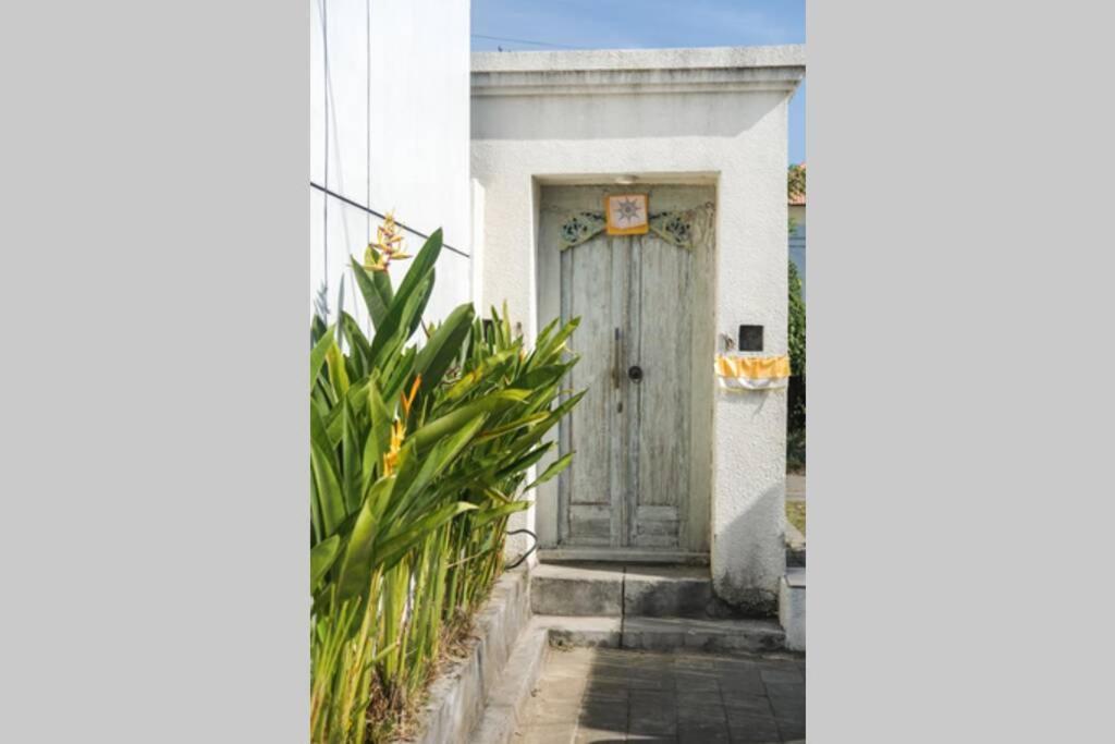 Kiki Village Bathtub And Living Room Canggu Exterior foto