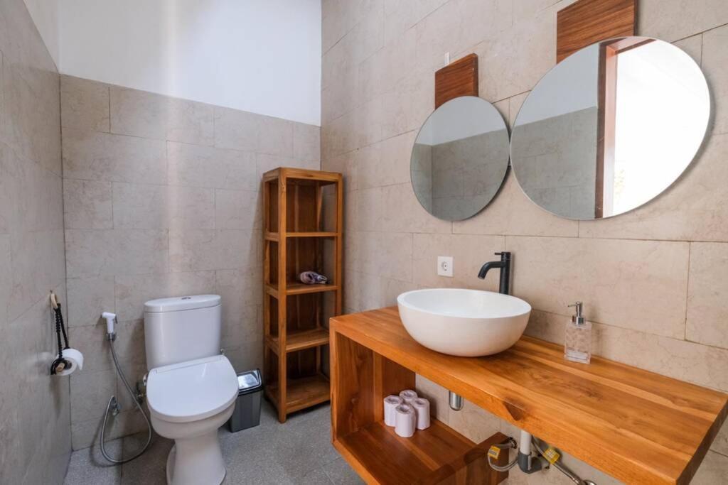 Kiki Village Bathtub And Living Room Canggu Exterior foto