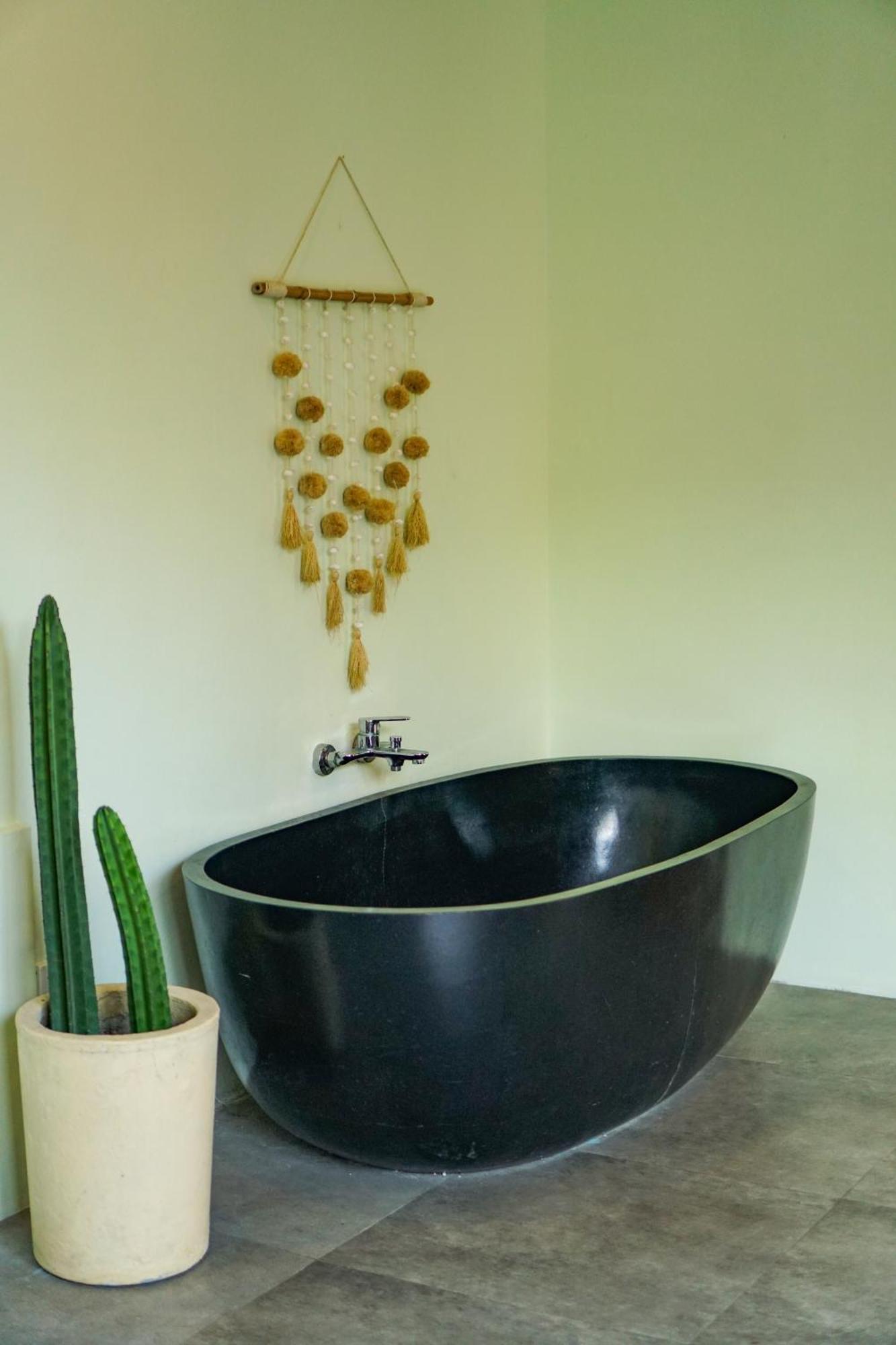 Kiki Village Bathtub And Living Room Canggu Exterior foto